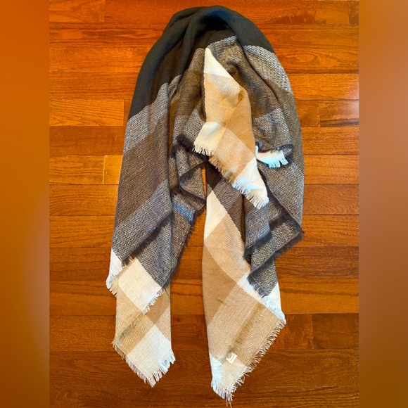 Stylish Maurices Blanket Scarf - Picture 1 of 4